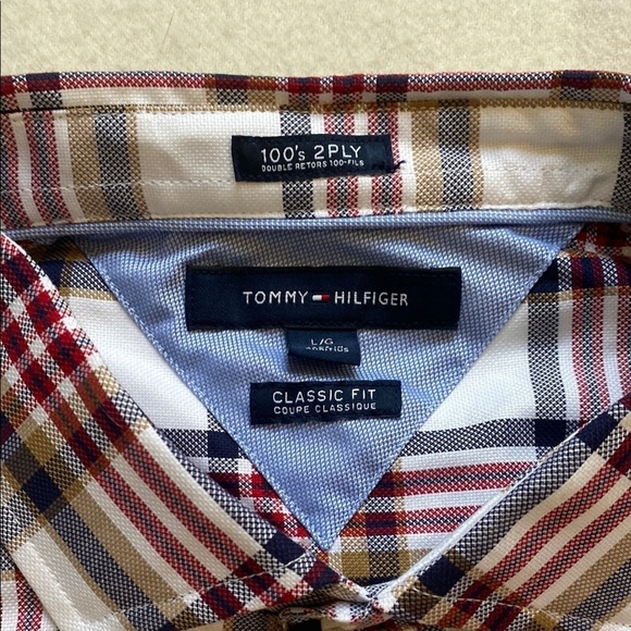 Tommy Hilfiger Classic Fit Red and White Plaid Men's Plaid Shirt Size Large - Picture 3 of 12